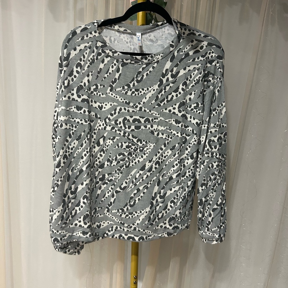 Gray Abstract Animal Print Long Sleeve Knit Top | Size M | Made in USA